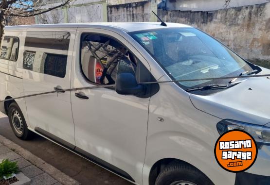 Utilitarios - Peugeot Expert mixta 6 asientos 2019 Diesel 174000Km - En Venta