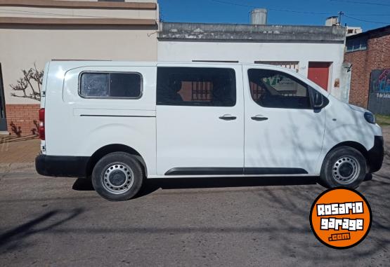 Utilitarios - Peugeot Expert mixta 6 asientos 2019 Diesel 174000Km - En Venta