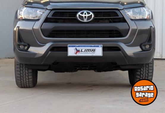 Camionetas - Toyota Hilux SR 2022 Diesel 43000Km - En Venta