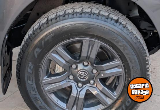 Camionetas - Toyota Hilux SR 2022 Diesel 43000Km - En Venta