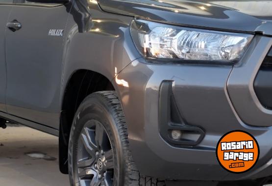 Camionetas - Toyota Hilux SR 2022 Diesel 43000Km - En Venta