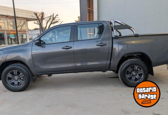 Camionetas - Toyota Hilux SR 2022 Diesel 43000Km - En Venta