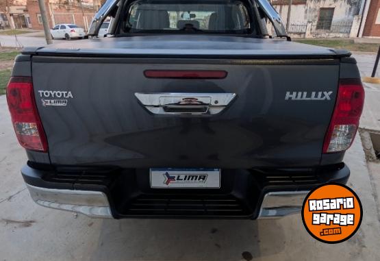 Camionetas - Toyota Hilux SR 2022 Diesel 43000Km - En Venta