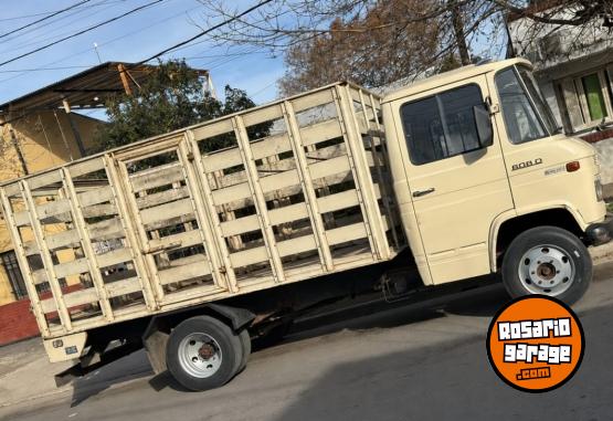 Camiones y Grúas - Mercedes Benz 608D original modelo 1981 - En Venta