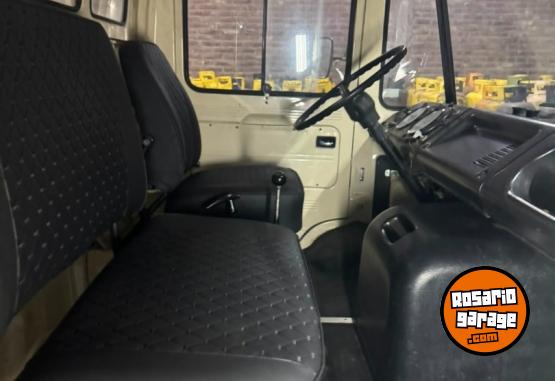 Camiones y Grúas - Mercedes Benz 608D original modelo 1981 - En Venta