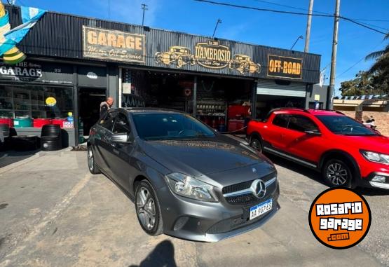 Autos - Mercedes Benz A200 2017 Nafta 120000Km - En Venta