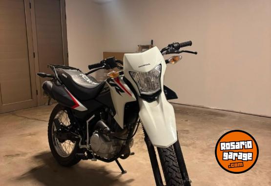 Motos - Honda XR150L 2025 Nafta 2700Km - En Venta