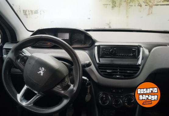 Autos - Peugeot 208 2016 Nafta 130000Km - En Venta