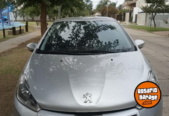 Autos - Peugeot 208 2016 Nafta 130000Km - En Venta