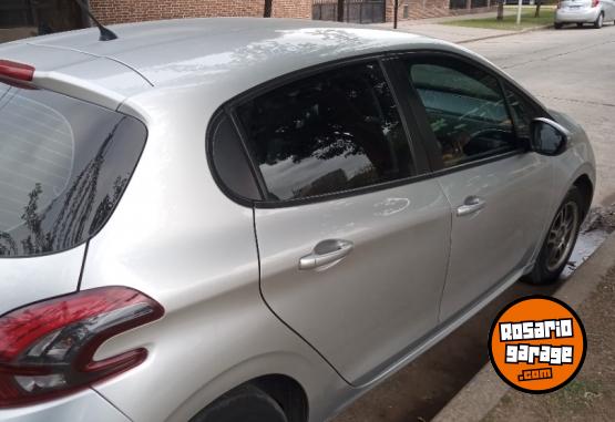 Autos - Peugeot 208 2016 Nafta 130000Km - En Venta
