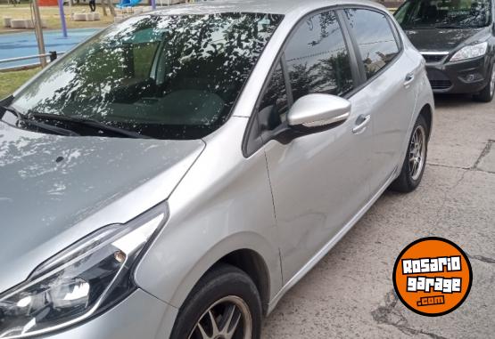 Autos - Peugeot 208 2016 Nafta 130000Km - En Venta