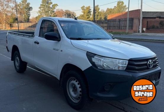 Camionetas - Toyota Hilux cabina simple 2019 Diesel 300000Km - En Venta