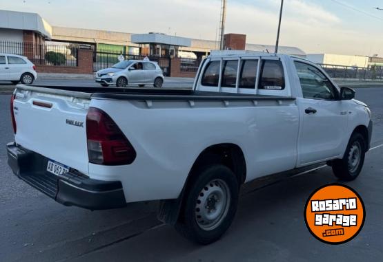 Camionetas - Toyota Hilux cabina simple 2019 Diesel 300000Km - En Venta