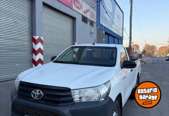 Camionetas - Toyota Hilux cabina simple 2019 Diesel 300000Km - En Venta