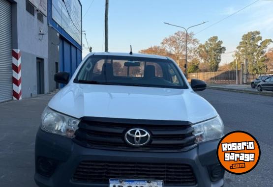 Camionetas - Toyota Hilux cabina simple 2019 Diesel 300000Km - En Venta
