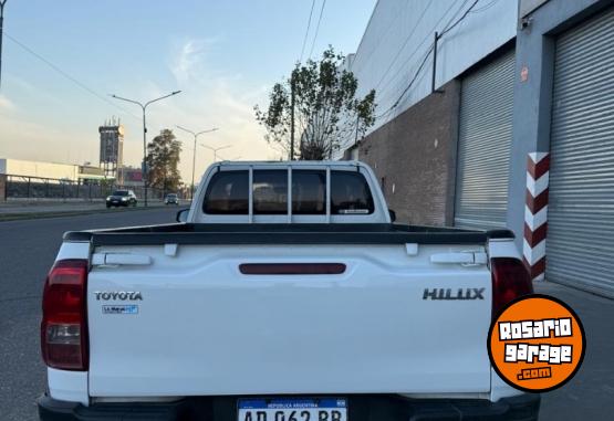 Camionetas - Toyota Hilux cabina simple 2019 Diesel 300000Km - En Venta