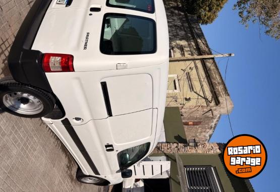 Utilitarios - Peugeot Partner 2021 Diesel 134000Km - En Venta