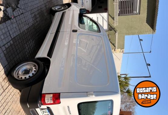 Utilitarios - Peugeot Partner 2021 Diesel 134000Km - En Venta