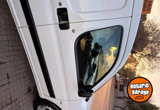 Utilitarios - Peugeot Partner 2021 Diesel 134000Km - En Venta