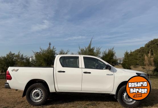 Camionetas - Toyota Hilux 2.4 Sc 4X4 Tdi Dx L 2021 Diesel 112000Km - En Venta