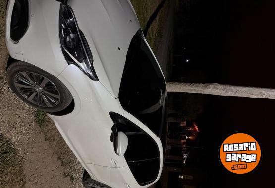 Autos - Peugeot 208 2019 Nafta 93600Km - En Venta
