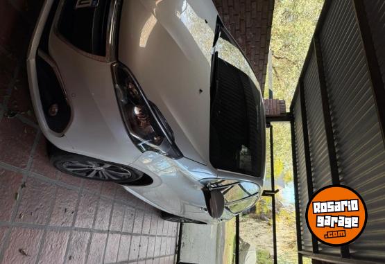 Autos - Peugeot 208 2019 Nafta 93600Km - En Venta