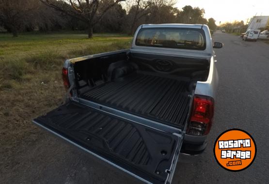 Camionetas - Toyota Hilux SR 4x2 2019 Diesel 95000Km - En Venta
