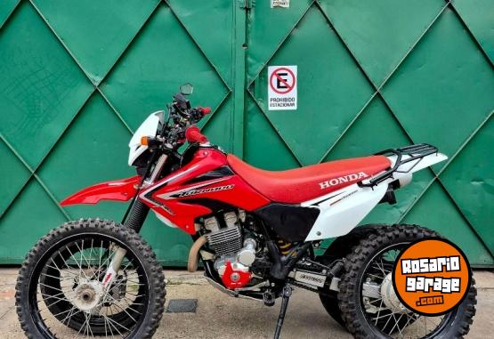 Motos - Honda TORNADO 250 2017 Nafta 23000Km - En Venta