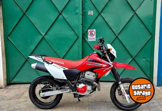 Motos - Honda TORNADO 250 2017 Nafta 23000Km - En Venta