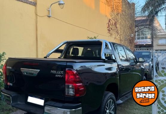 Camionetas - Toyota Hilux srv 2018 Diesel 60000Km - En Venta