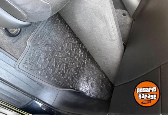 Camionetas - Toyota Hilux srv 2018 Diesel 60000Km - En Venta