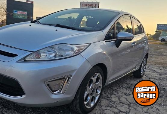 Autos - Ford Fiesta Kin. Des. Titanium 2013 Nafta 196000Km - En Venta