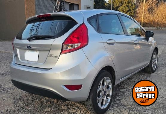 Autos - Ford Fiesta Kin. Des. Titanium 2013 Nafta 196000Km - En Venta