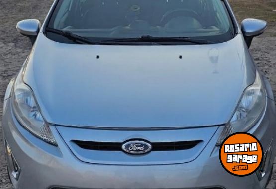 Autos - Ford Fiesta Kin. Des. Titanium 2013 Nafta 196000Km - En Venta