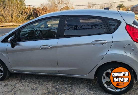 Autos - Ford Fiesta Kin. Des. Titanium 2013 Nafta 196000Km - En Venta