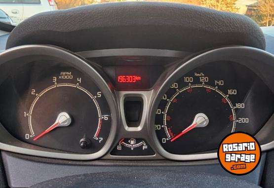 Autos - Ford Fiesta Kin. Des. Titanium 2013 Nafta 196000Km - En Venta