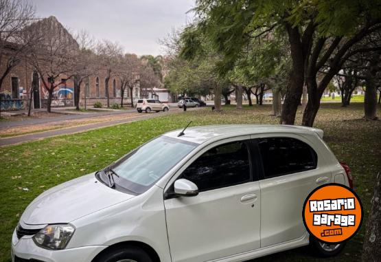 Autos - Toyota ETIOS XLS 1.5 5puertas 2017 Nafta 107000Km - En Venta