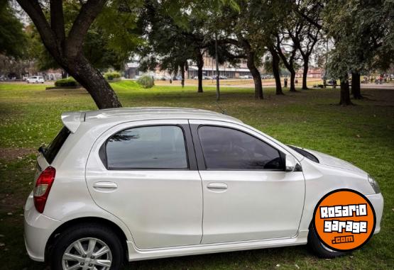 Autos - Toyota ETIOS XLS 1.5 5puertas 2017 Nafta 107000Km - En Venta