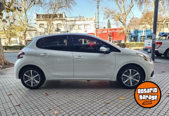 Autos - Peugeot 208 ALLURE 2017 Nafta 117000Km - En Venta