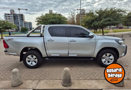 Camionetas - Toyota Hilux SRV 2.8 4x4 aut 2017 Diesel 60000Km - En Venta