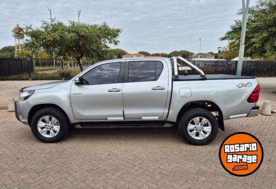 Camionetas - Toyota Hilux SRV 2.8 4x4 aut 2017 Diesel 60000Km - En Venta