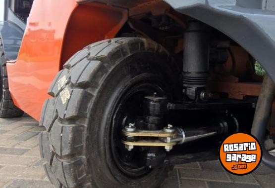 Camiones y Grúas - Autoelevador Toyota serie 8 - En Venta