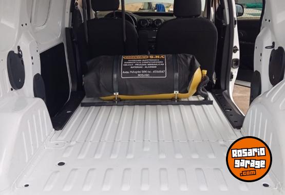 Utilitarios - Renault Kangoo 2025 GNC 27000Km - En Venta