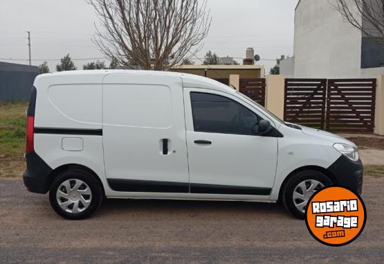Utilitarios - Renault Kangoo 2025 GNC 27000Km - En Venta