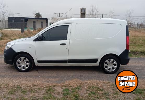 Utilitarios - Renault Kangoo 2025 GNC 27000Km - En Venta