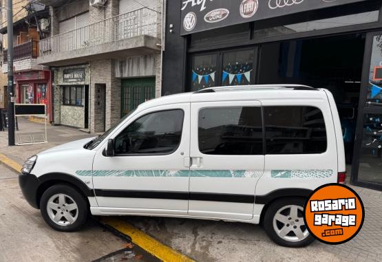 Utilitarios - Peugeot Partner patagonica 1.6vti 2017 GNC 120000Km - En Venta