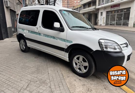 Utilitarios - Peugeot Partner patagonica 1.6vti 2017 GNC 120000Km - En Venta
