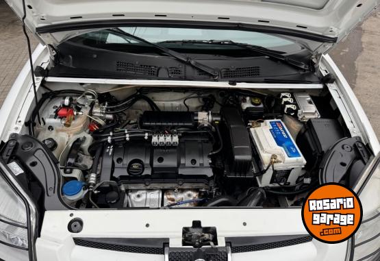 Utilitarios - Peugeot Partner patagonica 1.6vti 2017 GNC 120000Km - En Venta