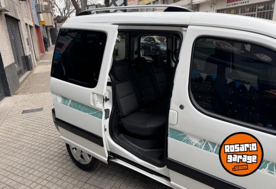 Utilitarios - Peugeot Partner patagonica 1.6vti 2017 GNC 120000Km - En Venta