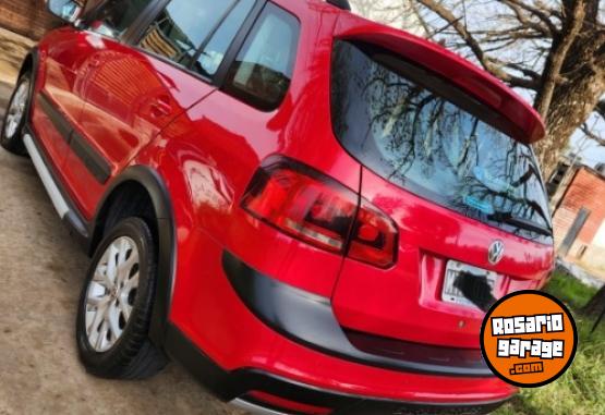 Autos - Volkswagen Suran cross 2013 Nafta 103000Km - En Venta